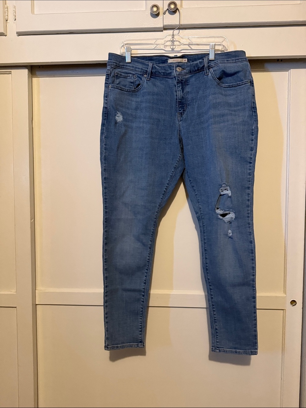Levi's Women's Skinny Jeans in Blue with Distressing